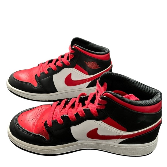 Nike Jordan 1s - Picture 3 of 6